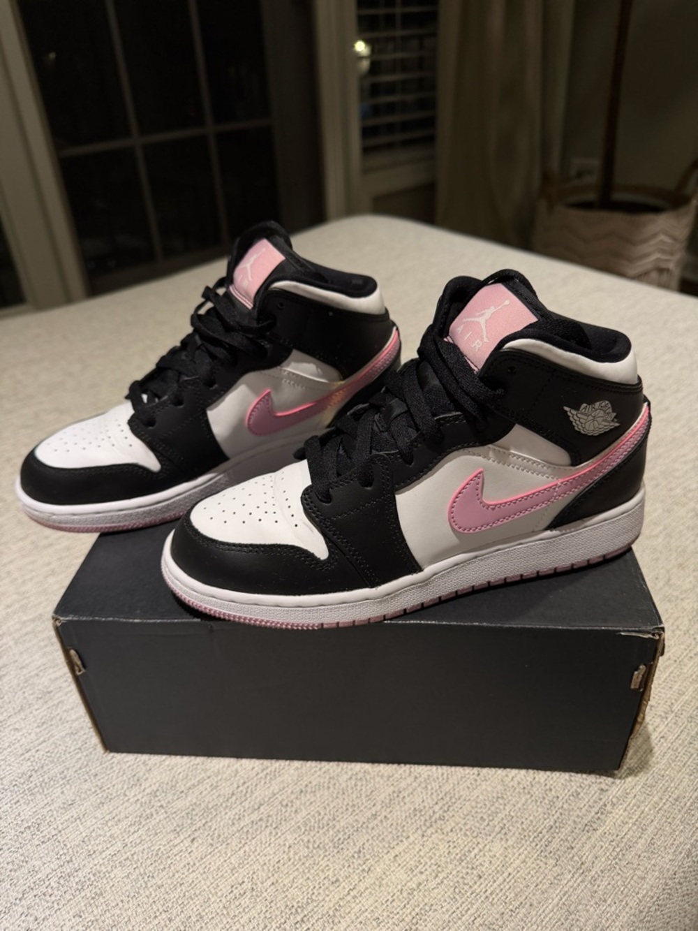 Air Jordan 1 Mid (GS) White Arctic Pink Black 5Y